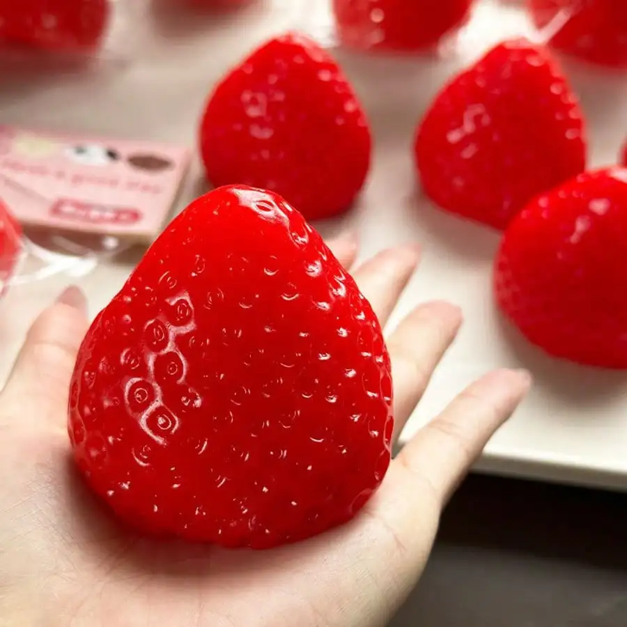 Large Soft Squishy Red Strawberry - Soft And Squeezable, Large Size Strawberry Cat Paw, Soft Texture, Stress Relief. Suitable For Office, Leisure, Halloween, Christmas, New Year, Birthday, Party Gifts, Cat Supplies, Carnival Prizes, Etc.
